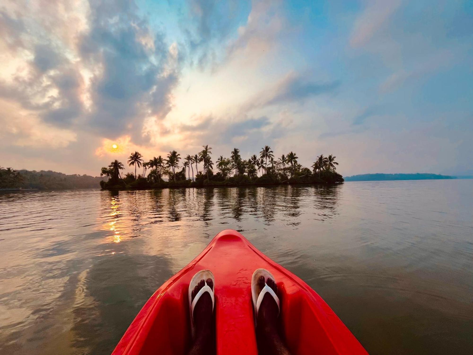 Riverrootsstays Mundrothuruth Esterno foto