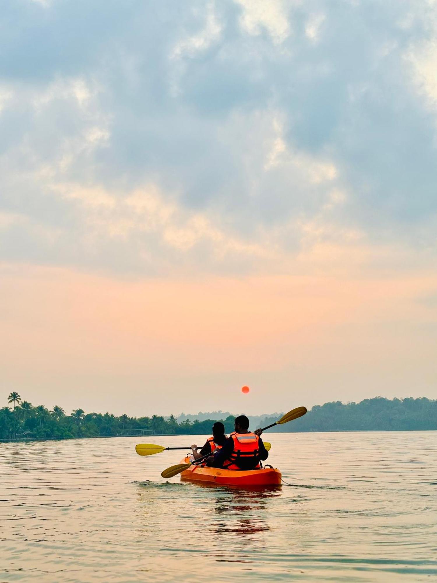 Riverrootsstays Mundrothuruth Esterno foto